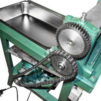 Elektrische Trennwandpresse mit Tisch