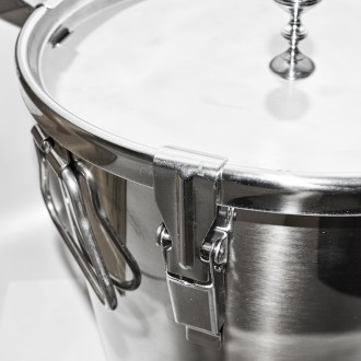 Abfüllkübel 50 kg Mellarius MaxiLine aus Edelstahl und vier Spannverschlüssen