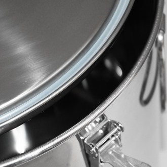 Abfüllkübel 100 kg Mellarius MaxiLine aus Edelstahl und vier Spannverschlüssen