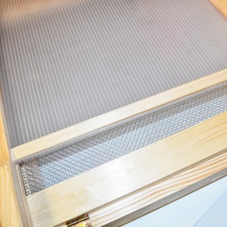 Ausziehbare Schublade für Varroaboden